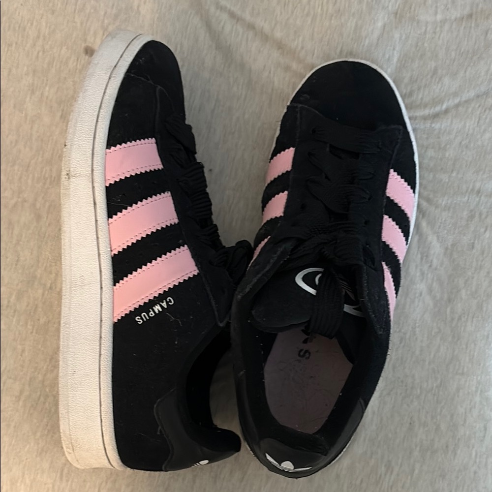 BRAND NEW Adidas Women's Black and Pink Campus Sneakers